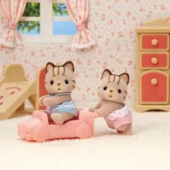 Sylvanian Families LES JUMEAUX CHAT TIGRE - SYLVANIAN TOUT POUR BEBES -Jouets Soldes 90678077e02fc5eede62cbcc7e333866d04b9b59 16045617 02